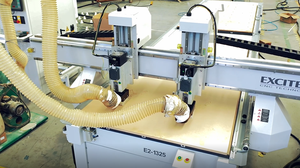 CNC-leikkauskoneen konfigurointi.