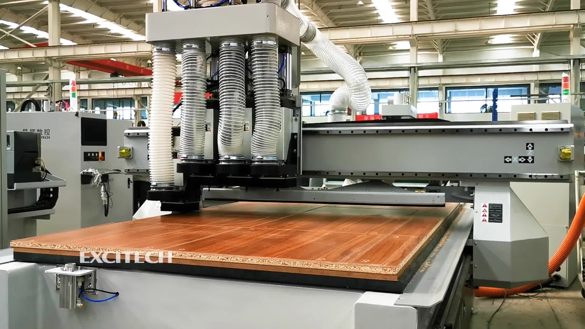 Excitech Four-pään työkeskus CNC-kone